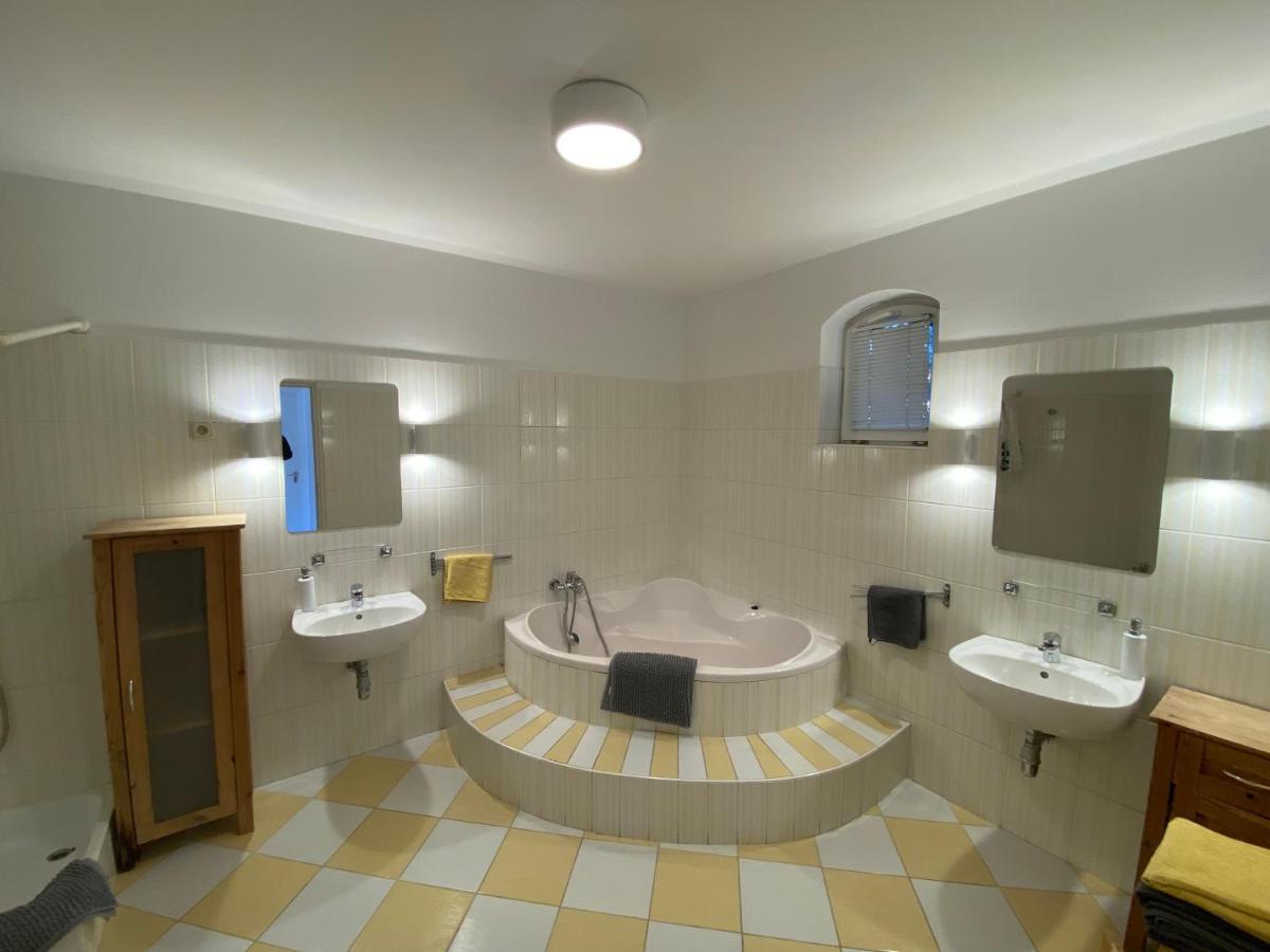 Szent Kristof Panzio Hotell Vonyarcvashegy Exteriör bild